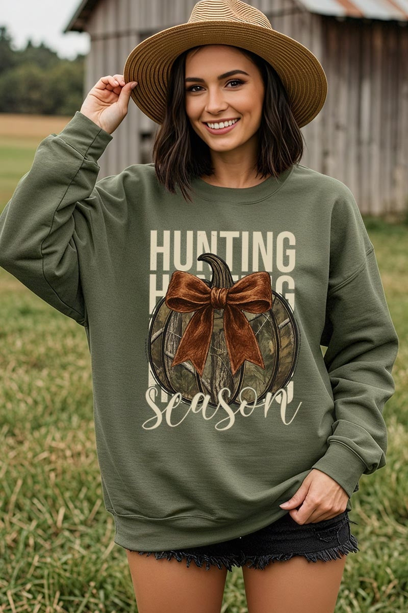 UL180P-E3190 Hunting Pumpkin Bow Graphic Plus Sweatshirt $25