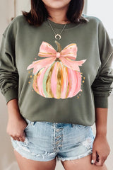 UL180-E3083 Brushstroke Pumpkin Graphic Sweatshirt $20