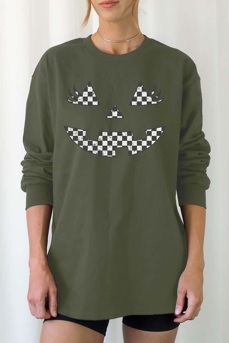 UL240P-E3149 Checker Pumpkin Face Graphic Plus Long Sleeve Tee $17