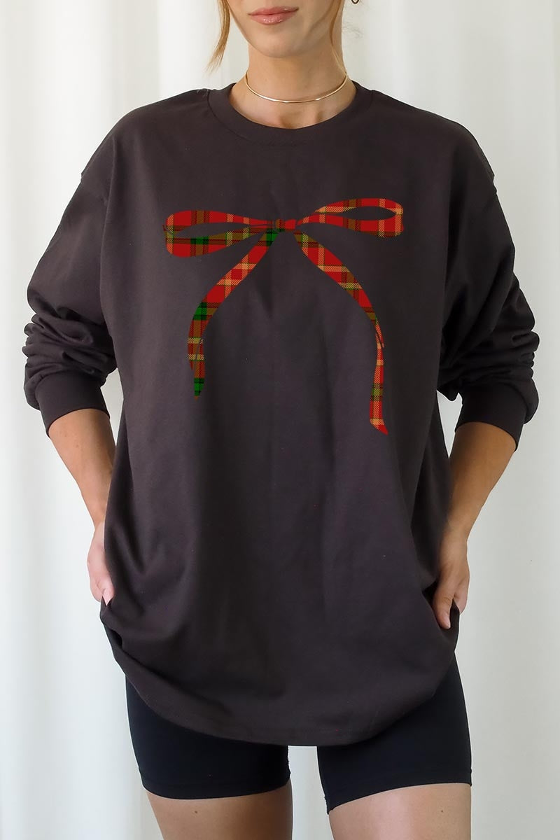 UL240P-E3211 Red Bow Christmas Graphic Plus Long Sleeve Tee $17