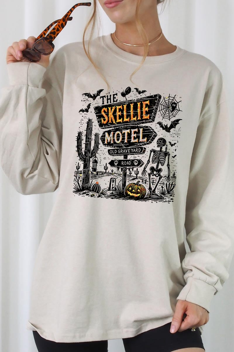 UL240P-E3108 Skellie Motel Halloween Plus Long Sleeve Tee $17