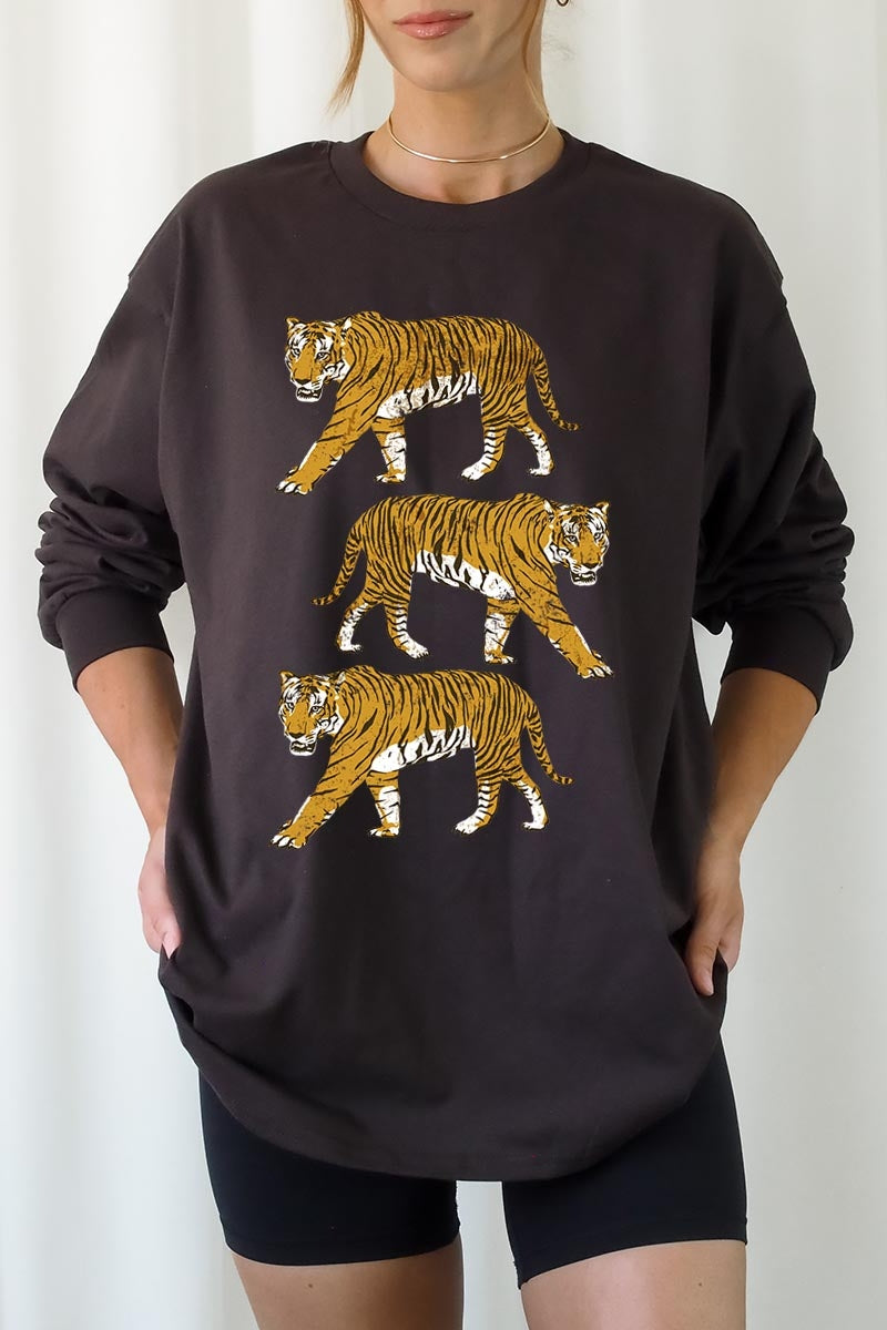 UL240P-E3104 Retro Tigers Graphic Plus Long Sleeve Tee $17